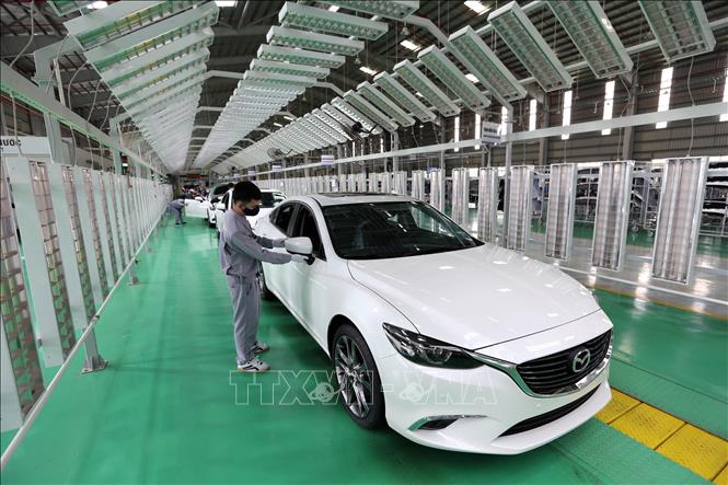 Photo: A assembly chain of Thaco Mazda automobile factory in Chu Lai Open Economic Zone in the central province of Quang Nam. VNA Photo: Danh Lam