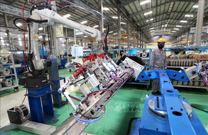 Photo: A production chain of Thaco automobile factory in Chu Lai Open Economic Zone in the central province of Quang Nam. VNA Photo: Danh Lam