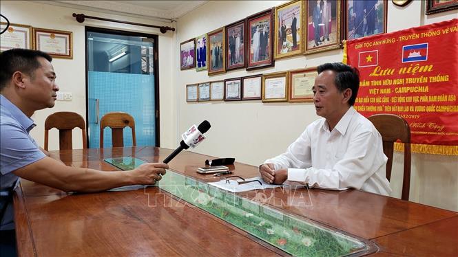 Trong ảnh: Ông Sim Chy, Chủ tịch Hội Khmer-Việt Nam trả lời phỏng vấn của phóng viên Cơ quan thường trú TTXVN. Ảnh: Nguyễn Vũ Hùng - PV TTXVN tại Campuchia