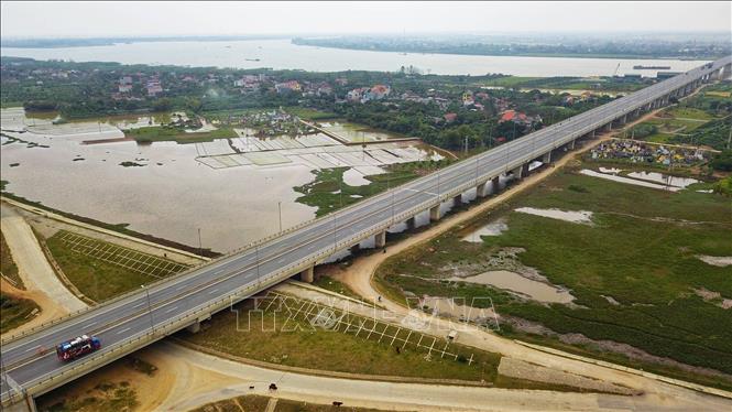 Trong ảnh: Cầu Hưng Hà kết nối giữa Hưng Yên và Hà Nam. Ảnh: Thành Đạt - TTXVN