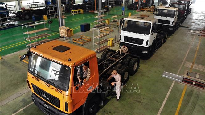 Trong ảnh: Lắp ráp ô tô tại Công ty TNHH Liên doanh Maz Asia (Liên doanh Việt Nam - Belarus), tại huyện Kim Động, tỉnh Hưng Yên. Ảnh: Danh Lam – TTXVN