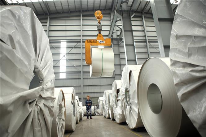 Trong ảnh: Sản xuất tôn tại Công ty TNHH Tôn Hòa Phát, Khu công nghiệp Phố Nối A (Hưng Yên). Ảnh: Danh Lam – TTXVN
