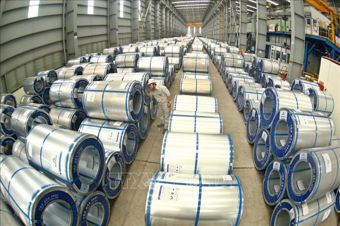 Trong ảnh: Sản xuất tôn tại Công ty TNHH Tôn Hòa Phát, Khu công nghiệp Phố Nối A, huyện Yên Mỹ (Hưng Yên). Ảnh: Minh Quyết – TTXVN 