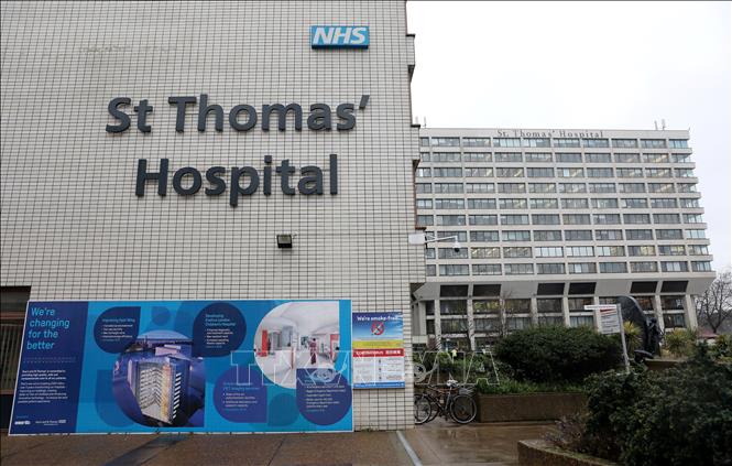 Trong ảnh: Bệnh viện St Thomas', nơi điều trị cho các ca nhiễm COVOD-19 ở London, Anh ngày 5/3/2020. Ảnh: AFP/TTXVN