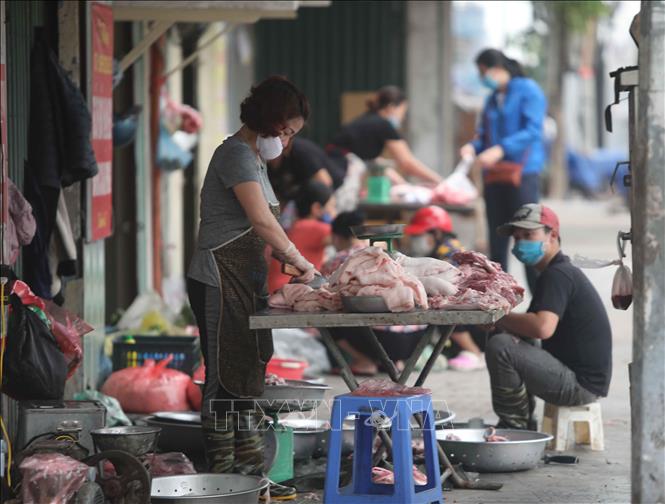 Trong ảnh: Nguồn thực phẩm được đảm bảo cung cấp ổn định nên người dân đã không còn tâm lý lo lắng tích trữ lương thực. Ảnh: Thanh Tùng-TTXVN