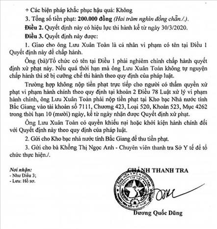 Trong ảnh: Quyết định xử phạt ông Lưu Xuân Toàn, thôn Đồng Khánh, xã Tự Mai, huyện Yên Dũng, tỉnh Bắc Giang do khai báo không trung thực kịp thời diễn biến bệnh truyền nhiễm của bản thân với thầy thuốc, nhân viên y tế. Ảnh: Đồng Thúy-TTXVN