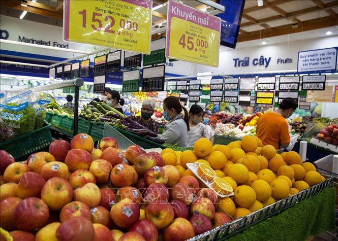Trong ảnh: Các loại hoa quả an toàn được bày bán tại Siêu thị Co.op Mart Rạch Giá. Ảnh: Hồng Đạt - TTXVN
