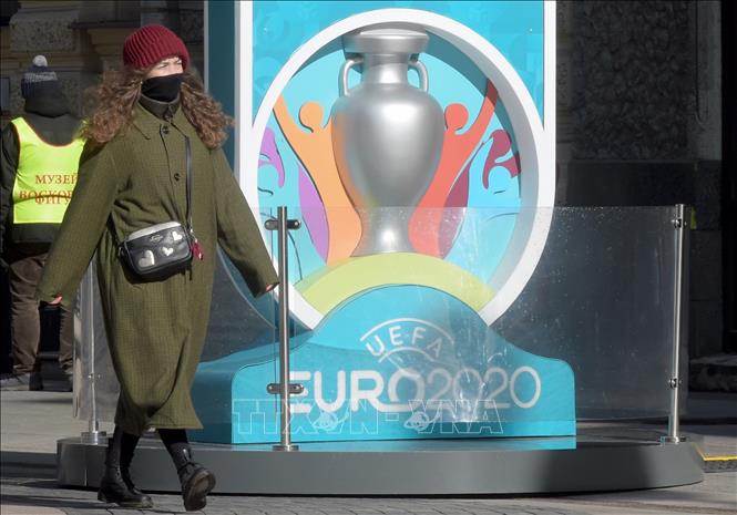 Trong ảnh: Đồng hồ đếm ngược thời gian còn lại 449 ngày của giải vô địch UEFA EURO 2020 (đã hoãn sang tháng 11/2021), tại Saint Petersburg, Nga, ngày 19/3/2020. AFP/TTXVN