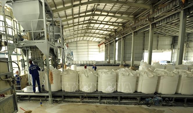 Trong ảnh: Dây chuyền sản xuất tinh quặng alumin tại nhà máy của Tổ hợp bauxite - nhôm Lâm Đồng. Ảnh: Trọng Đạt – TTXVN