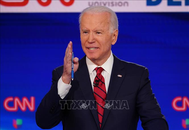 Trong ảnh: Cựu Phó Tổng thống Mỹ Joe Biden phát biểu tại cuộc tranh luận trực tiếp trên truyền hình lần thứ 11 ở Washington, DC ngày 15/3/2020. Ảnh: AFP/TTXVN
