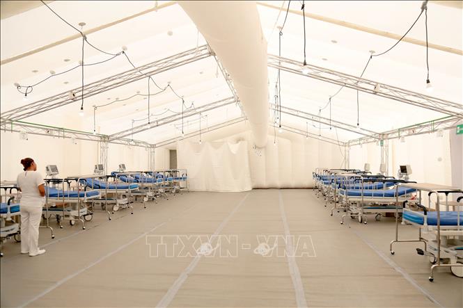 Trong ảnh: Quang cảnh bên trong một bệnh viện dã chiến điều trị cho các bệnh nhân nhiễm COVID-19 tại Hidalgo, Mexico, ngày 18/3/2020. Ảnh: THX/ TTXVN