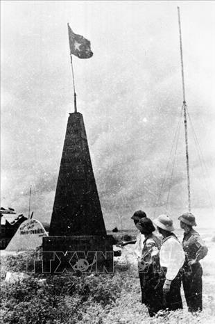 Trong ảnh: Bộ đội Đặc công hải quân Đoàn 126 trên đảo Trường Sa được giải phóng, ngày 29/4/1975. Ảnh: Tư liệu TTXVN