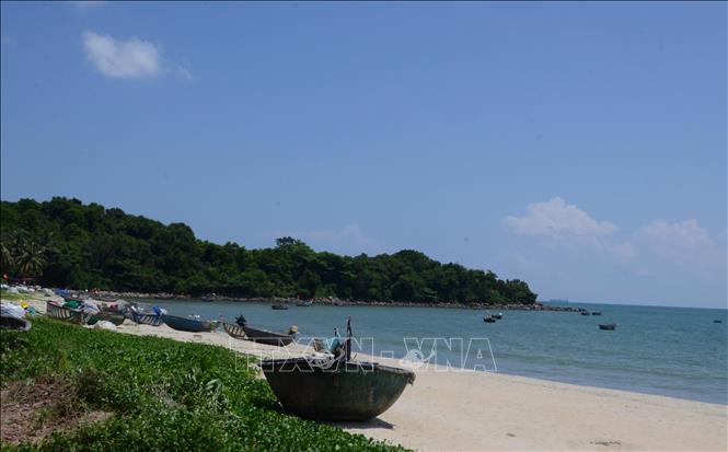 Photo: A beach in Nam O village. VNA Photo: Quốc Dũng