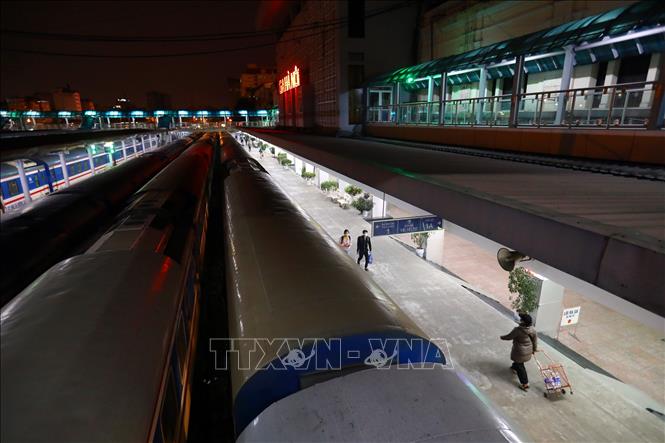 Trong ảnh: Trong thời điểm hiện nay, Công ty CP vận tải đường sắt Hà Nội và Sài Gòn phụ trách vận hành 1 đôi tàu SE3 và SE4 di chuyển từ Hà Nội vào TP.HCM và ngược lại. Ảnh: Huy Hùng - TTXVN