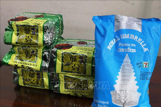 Trong ảnh: Tang vật thu bị thu giữ. Ảnh: Thanh Tân - TTXVN 