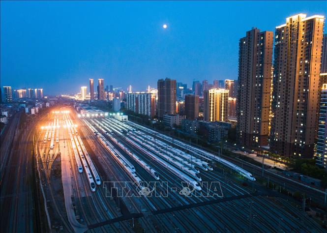 Trong ảnh: Quang cảnh nhà ga đường sắt thành phố Vũ Hán, tỉnh Hồ Bắc, Trung Quốc, ngày 8/4/2020, thời điểm lệnh phong tỏa do dịch COVID-19 chính thức được dỡ bỏ. Ảnh: THX/TTXVN 