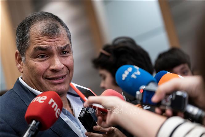 Trong ảnh: (tư liệu)  Cựu Tổng thống Ecuador Rafael Correa trả lời phỏng vấn tại  Brussels, Bỉ, ngày 9/10/2019. Ảnh: AFP/TTXVN