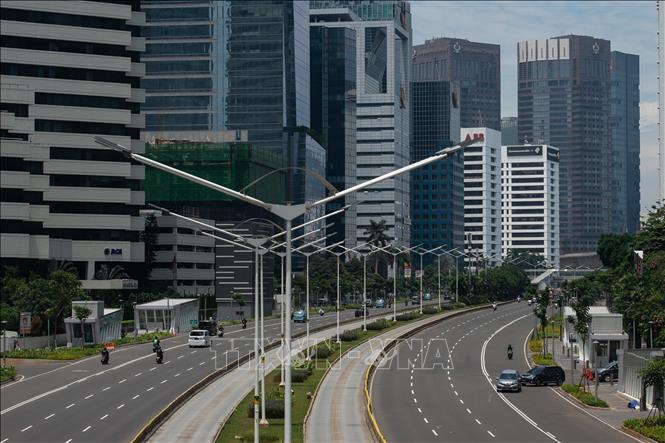 Trong ảnh: Cảnh vắng vẻ trên đường phố tại Jakarta, Indonesia ngày 1/4/2020 trong bối cảnh dịch COVID-19 lan rộng. Ảnh: THX/TTXVN