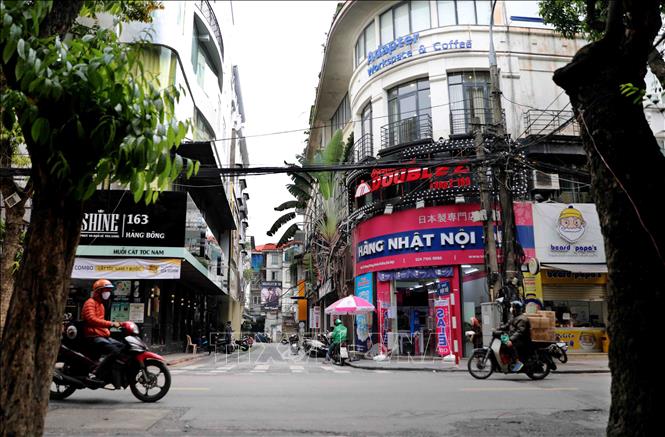 Trong ảnh: Ngõ Hội Vũ nhìn từ phố Hàng Bông. Ảnh: Thanh Tùng-TTXVN