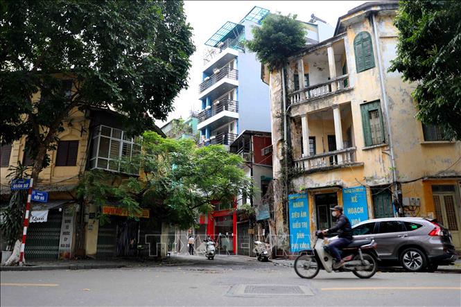 Trong ảnh: Ngõ Hội Vũ nhìn từ phố Quán Sứ. Ảnh: Thanh Tùng-TTXVN