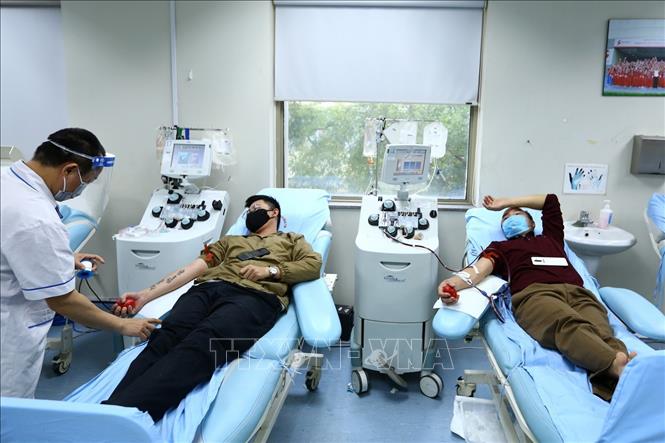 Trong ảnh: Người dân đến hiến tiểu cầu tại Viện Huyết học – Truyền máu Trung ương. Ảnh: Minh Quyết – TTXVN