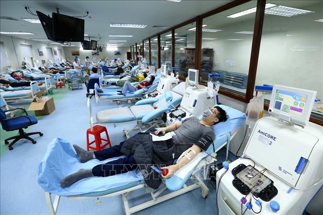 Trong ảnh: Hiến máu tình nguyện tại Viện Huyết học – Truyền máu Trung ương. Ảnh: Minh Quyết – TTXVN