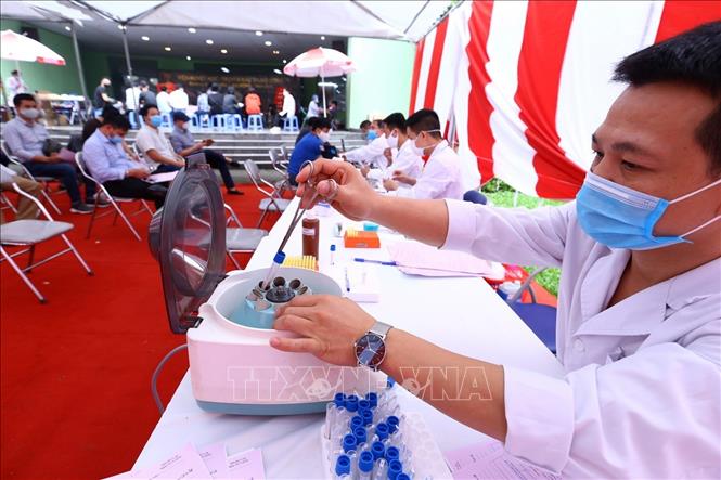 Trong ảnh: Khu vực khám, xét nghiệm trước khi hiến máu tình nguyện tại Viện Huyết học – Truyền máu Trung ương. Ảnh: Minh Quyết – TTXVN
