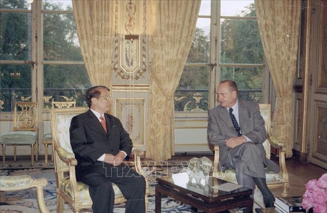 Trong ảnh: Tổng thống Pháp Jacques Chirac hội đàm với Chủ tịch nước Trần Đức Lương thăm hữu nghị chính thức Cộng hòa Pháp, ngày 28/10/2002. Ảnh: Nguyễn Khang - TTXVN
