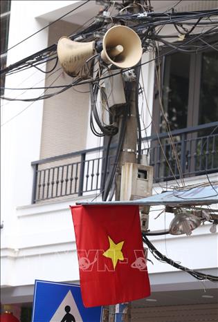 Trong ảnh: Một cụm loa phường Hàng Mã hàng ngày đưa thông tin về phòng, chống dịch COVID-19 lan tỏa đến từng ngõ xóm, len lỏi tới mỗi gia đình. Ảnh: Anh Tuấn – TTXVN
