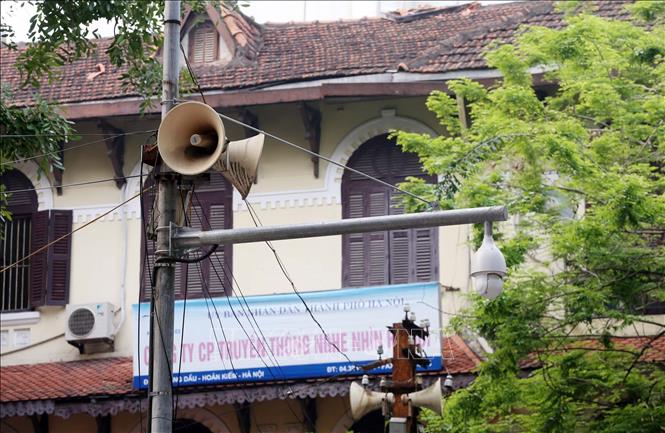Trong ảnh: Một cụm loa phường Lý Thái Tổ hàng ngày đưa thông tin về phòng, chống dịch COVID-19 lan tỏa đến từng ngõ xóm, len lỏi tới mỗi gia đình. Ảnh: Anh Tuấn – TTXVN