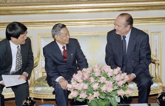 Trong ảnh: Tổng Bí thư Lê Khả Phiêu hội đàm với Tổng thống Jacques Chirac trong chuyến thăm chính thức Cộng hòa Pháp từ ngày 21 - 25/5/2000. Ảnh: Cao Phong - TTXVN
