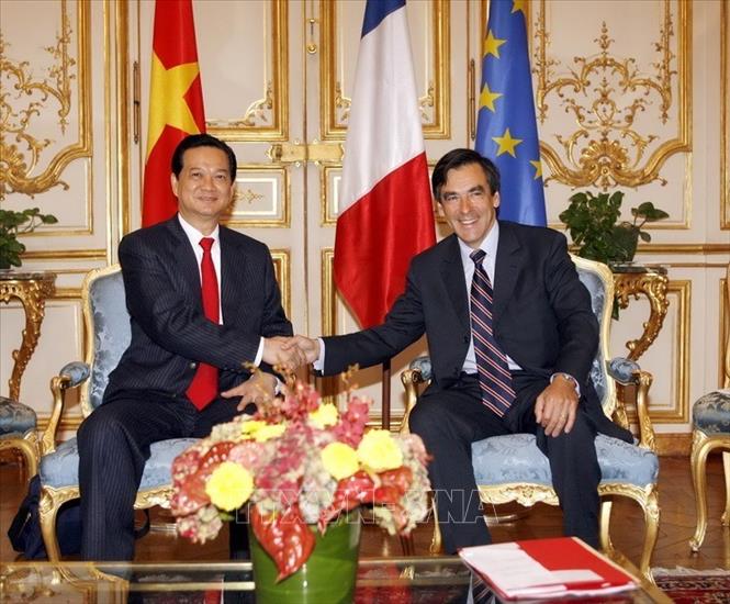Trong ảnh: Thủ tướng Francois Fillon đón Thủ tướng Nguyễn Tấn Dũng thăm chính thức Cộng hoà Pháp từ 29/9 - 4/10/2007. Ảnh: Đức Tám – TTXVN