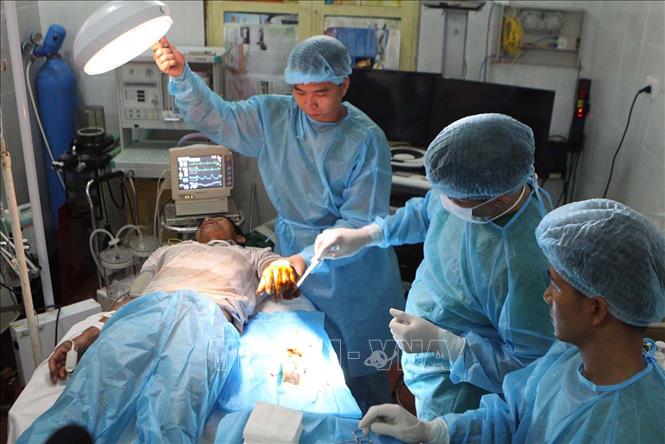 Trong ảnh: Nguồn năng lượng điện gió và năng lượng mặt trời phục vụ công tác y tế và chăm sóc sức khỏe cho quân và dân trên đảo Nam Yết. Ảnh: Dương Giang  -TTXVN