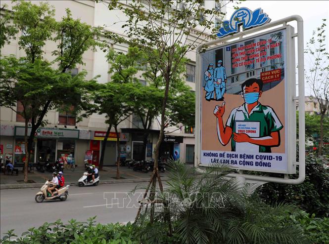 Trong ảnh: Tranh cổ động đặt trên phố Giảng Võ. Ảnh: Thanh Tùng-TTXVN