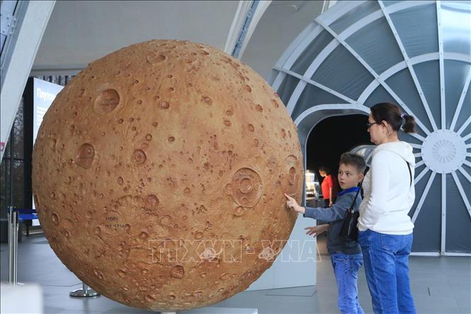 Trong ảnh: Mô hình Sao hỏa thu nhỏ được trưng bày tại Trung tâm triển lãm Hàng không vũ trụ. Ảnh: Trần Hiếu - Pv TTXVN tại LB Nga