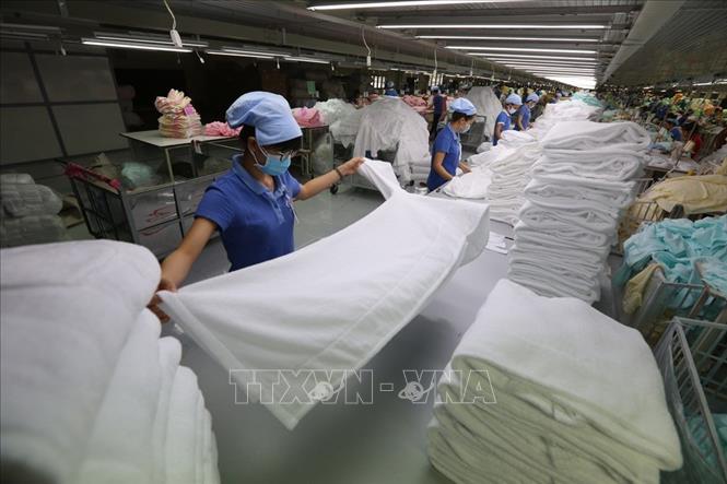 Trong ảnh: Dây chuyền sản xuất các sản phẩm dệt bông xuất khẩu tại Công ty Cổ phần Dệt may Quảng Phú (huyện Ninh Sơn, tỉnh Ninh Thuận). Ảnh: Danh Lam – TTXVN