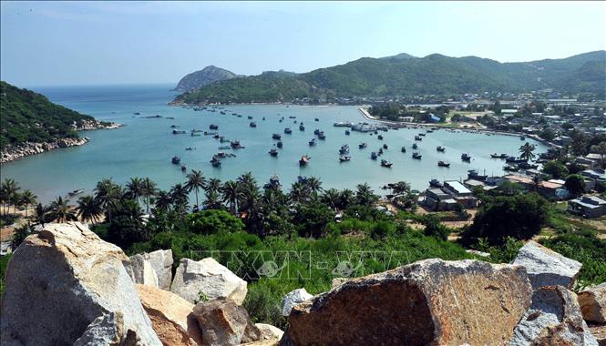 Trong ảnh: Phong cảnh vịnh Vĩnh Hy, tỉnh Ninh Thuận. Ảnh: Thanh Hà - TTXVN