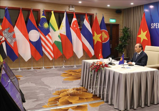 Photo: Prime Minister Nguyen Xuan Phuc, Vietnam's 2020 ASEAN Chairmanship, opens the Summit. VNA Photo: Thống Nhất