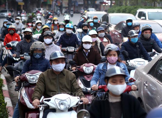 Chưa hết thời gian giãn cách xã hội, Hà Nội đã đông người ...