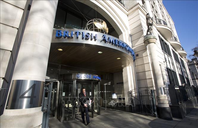 Trong ảnh: Trụ sở Tập đoàn British American Tobacco tại London, Anh. Ảnh: AFP/ TTXVN