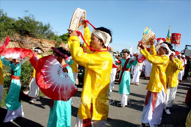 Trong ảnh: Nghi thức rước y trang nữ thần về tháp Chăm Pô Sah Inư của Lễ hội Katê, diễn ra tại tháp Pô Sah Inư, TP Phan Thiết (Bình Thuận). Ảnh: Nguyễn Thanh – TTXVN