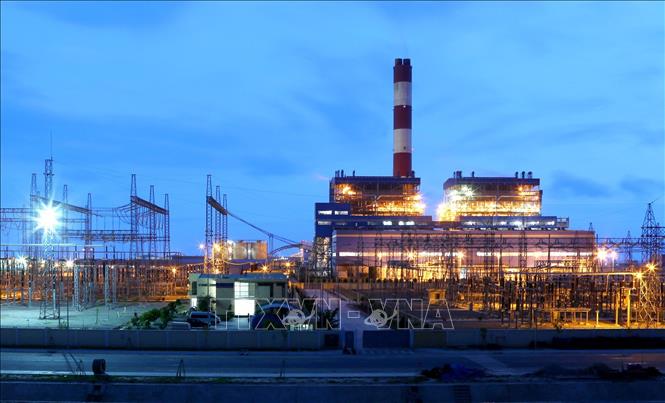 Trong ảnh: Trung tâm Nhiệt điện Vĩnh Tân (xã Vĩnh Tân, huyện Tuy Phong, tỉnh Bình Thuận) gồm 4 dự án nhà máy nhiệt điện với tổng công suất 5.600 MW, cung cấp điện cho miền Nam giai đoạn 2013 - 2020. Ảnh: Ngọc Hà - TTXVN