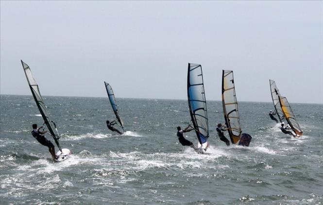 Trong ảnh: Giải lướt ván buồm quốc tế Việt Nam Fun Cup lần thứ X năm 2009 tại CLB Jibe's Beach - Hàm Tiến, Tp Phan Thiết (Bình Thuận). Ảnh: Nguyễn Thanh - TTXVN