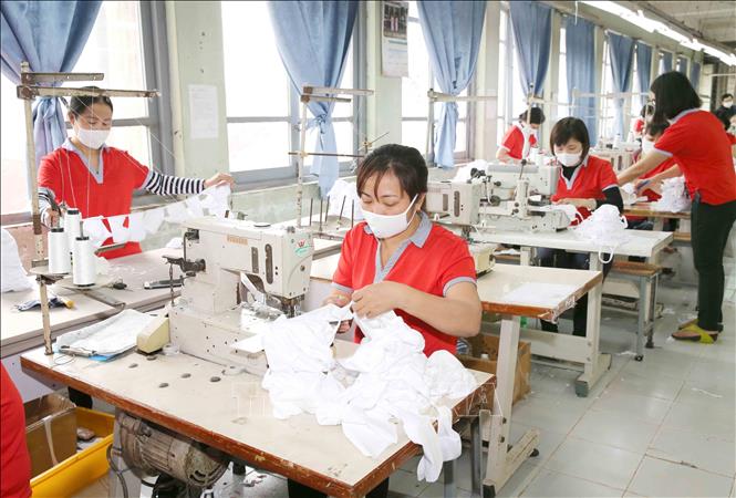 Photo: Making anti-bacterial cloth masks for exports at Chien Thang Garment Joint Stock Company. VNA Photo: Phương Hoa  