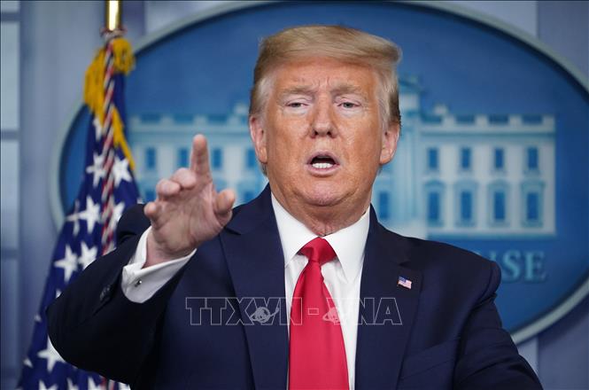 Trong ảnh: Tổng thống Mỹ Donald Trump phát biểu tại cuộc họp báo ở Washington, DC. Ảnh: AFP/TTXVN