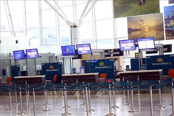 Trong ảnh: Khu vực làm thủ tục cho hành khách tại nhà ga T2 luôn trong tình trạng vắng lặng thời điểm dịch. Ảnh: Huy Hùng - TTXVN