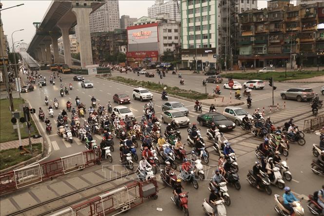 Hà Nội là thành phố đầy năng lượng rực rỡ với những con phố đông đúc và những tòa nhà độc đáo. Hãy để bộ ảnh này khám phá cùng bạn những góc nhìn độc đáo về Hà Thành.