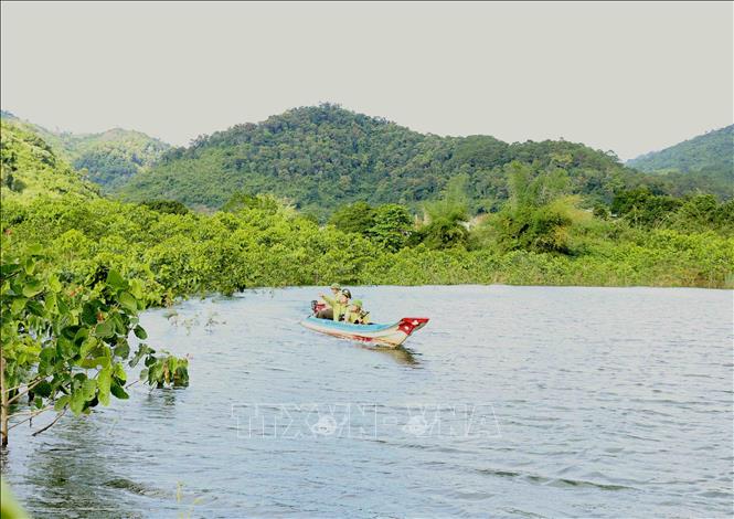 Photo: Forest rangers patrol the Ta Dung National Park in the Highlands of Dak Nong. VNA Photo: Vũ Sinh
