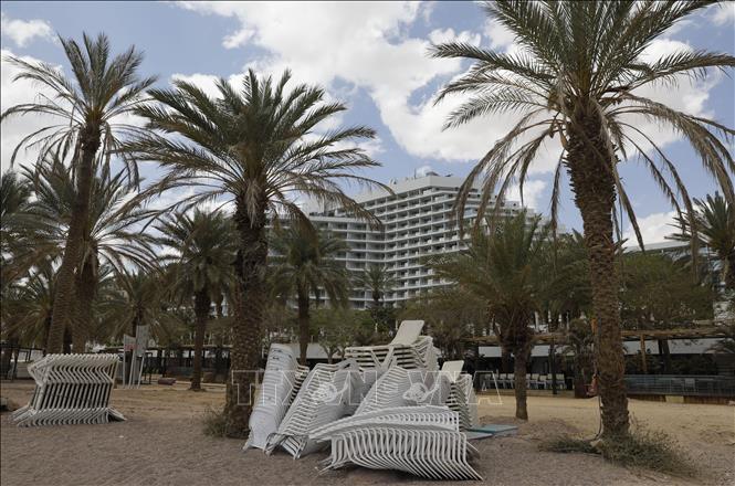 Trong ảnh: Cảnh vắng vẻ do dịch COVID-19 tại thị trấn nghỉ dưỡng Eilat, Israel, ngày 17/4/2020. Ảnh: AFP/TTXVN