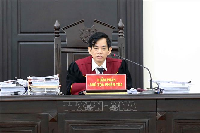 Trong ảnh: Thẩm phán Nguyễn Văn Sơn, Chánh Tòa Kinh tế, Tòa án nhân dân Cấp cao tại Hà Nội, Chủ tọa phiên phúc thẩm. Ảnh: Doãn Tấn - TTXVN